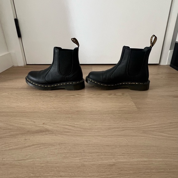 Black Leather DR. DOC MARTENS Chelsea Boots size 37 6 MARTEN bootie ankle - Picture 4 of 5